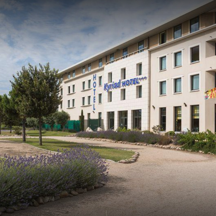 Parking Hotel KYRIAD AVIGNON COURTINE GARE TGV (Exterior) en Avignon